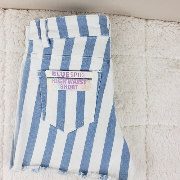 BLUE SPICE SHORT NWT SIZE 3 JUNIOR - Picture 2 of 9